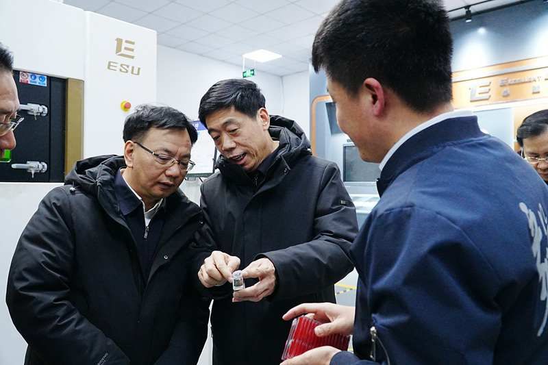 廣州市荔灣區(qū)區(qū)長譚明鶴、廣州工控副總經(jīng)理張勁泉一行蒞臨上海毅速考察交流